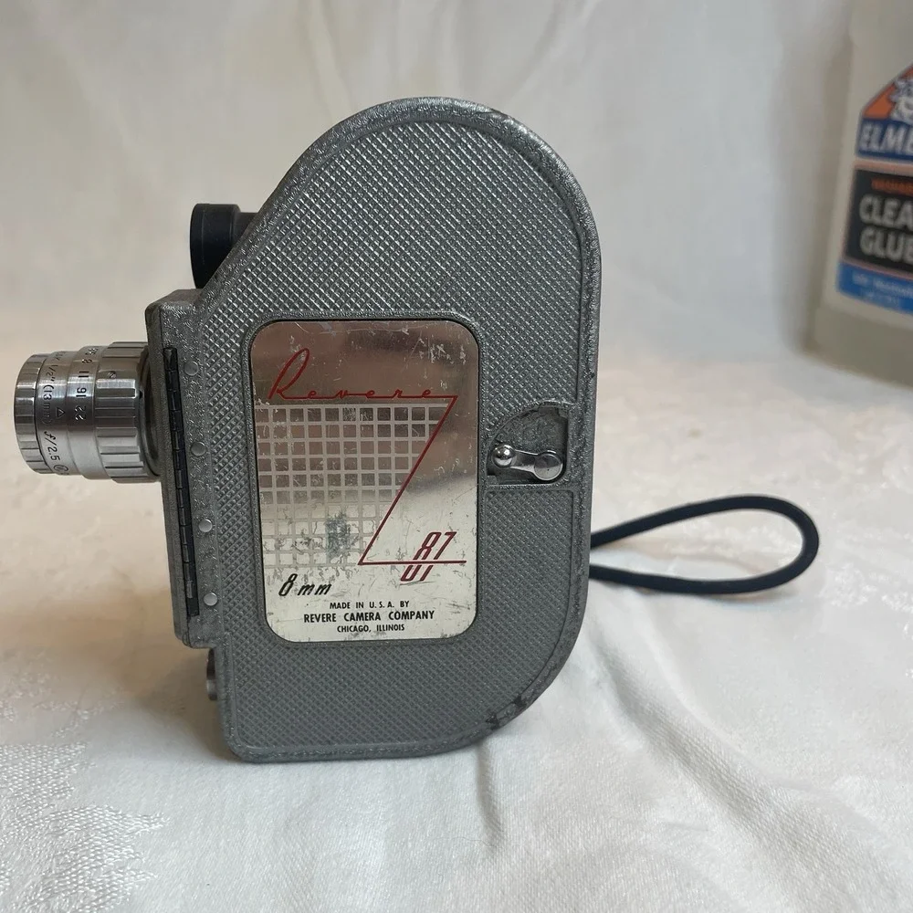 Vintage Revere Model 87 8mm Movie Camera UNTESTED‎